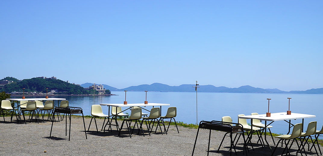 高台の上にあるBBQ場