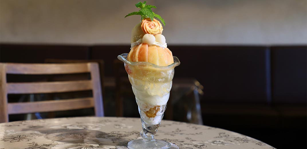 ラクオーレ:白桃と濃厚バニラのパフェ