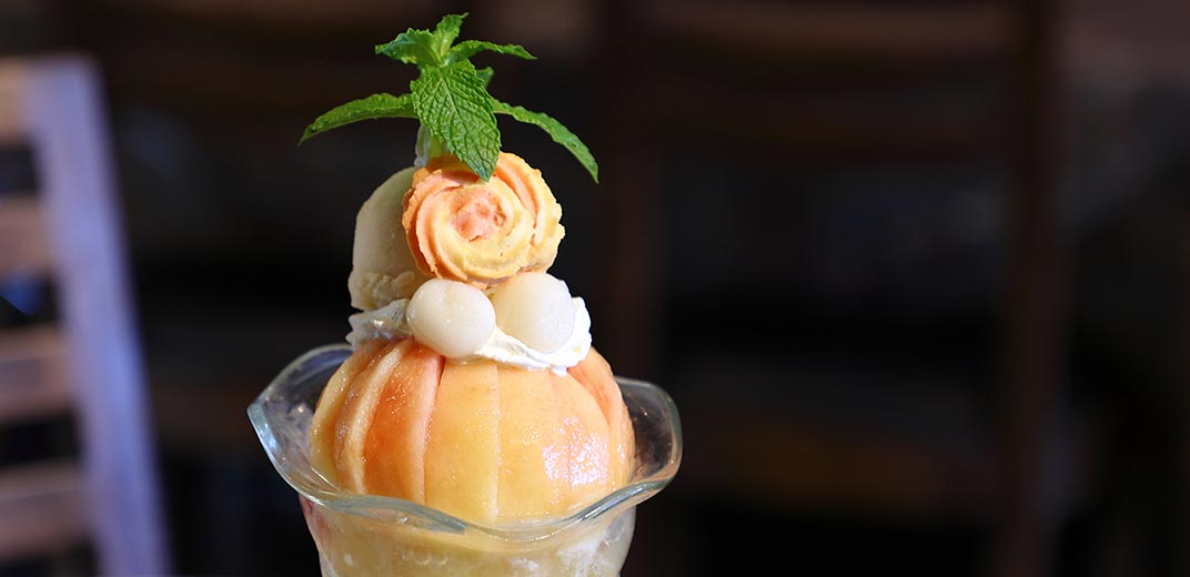 ラクオーレ:白桃と濃厚バニラのパフェ